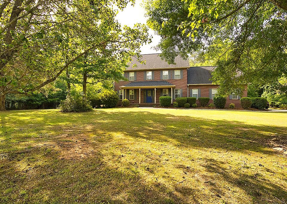 1st image of 316 Pucketts Pointe Rd