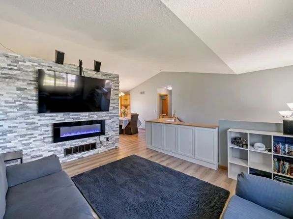 702 4th Ave SW, Isanti, MN 55040