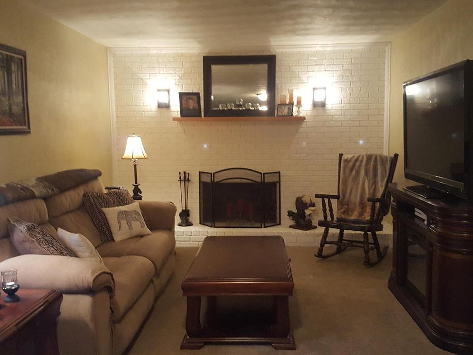 1st image of 2404 Churchill Dr NW