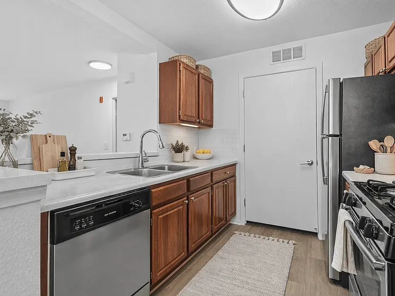 Canton Club Apartments - Canton, MI — Photo 16