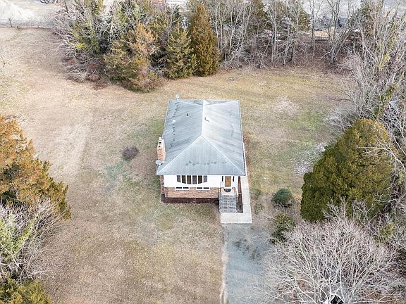 2nd image of 653 Buckshutem Rd