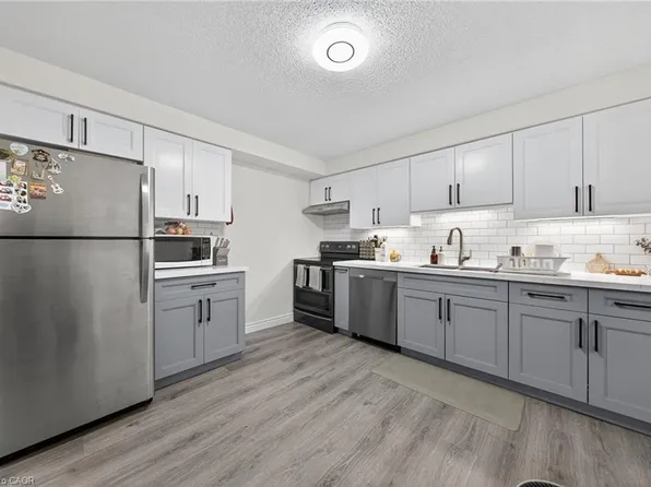 55 Green Valley Dr #1504, Kitchener, ON N2P 1Z6