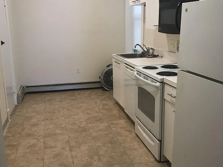 8 Ransom Rd #2 - Kitchen