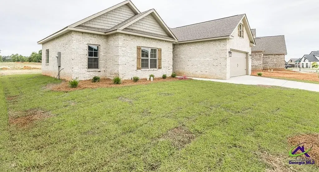 3 bed, 1675 sqft, $2,200 — Photo 2
