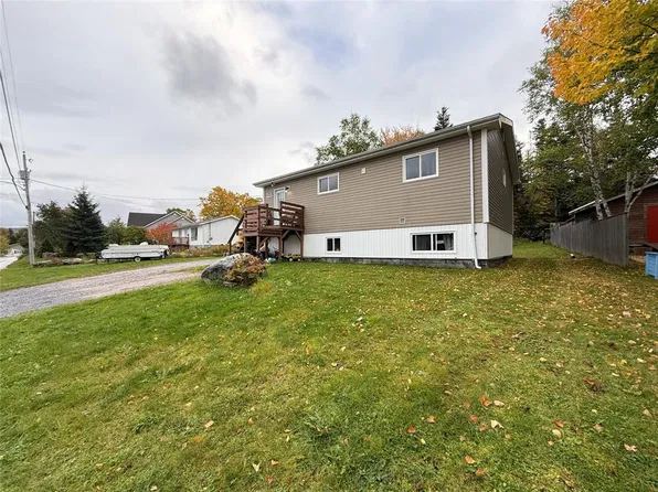 18A Forest Road, Pasadena, NL A0L1K0