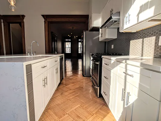 Rented by EXR | media 28