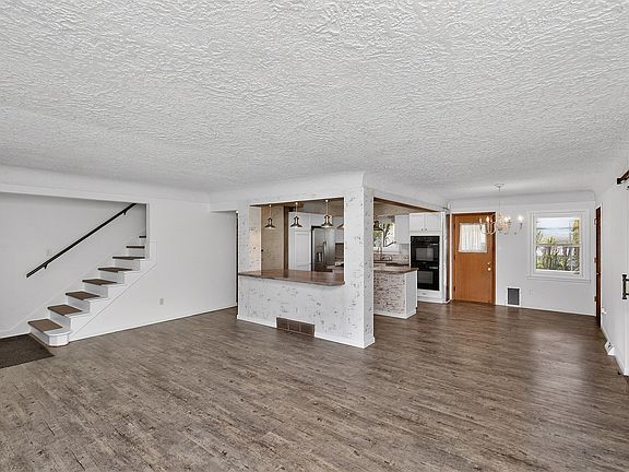 4th image of 7018 Roseland Dr