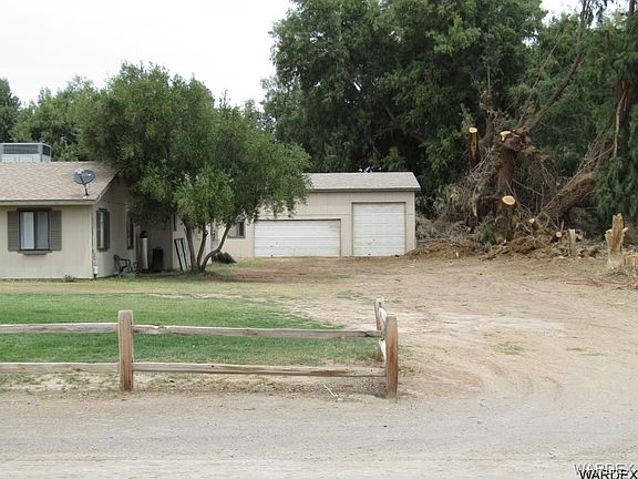 2nd image of 1735 E Poplar Dr