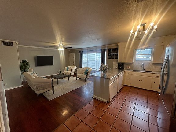 2nd image of 1401 W Avenue M