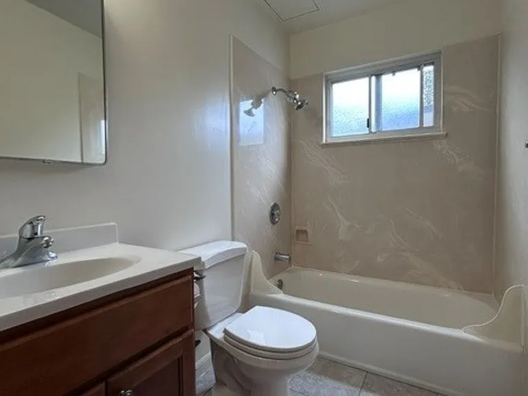939 Lexington Ave — Photo 14