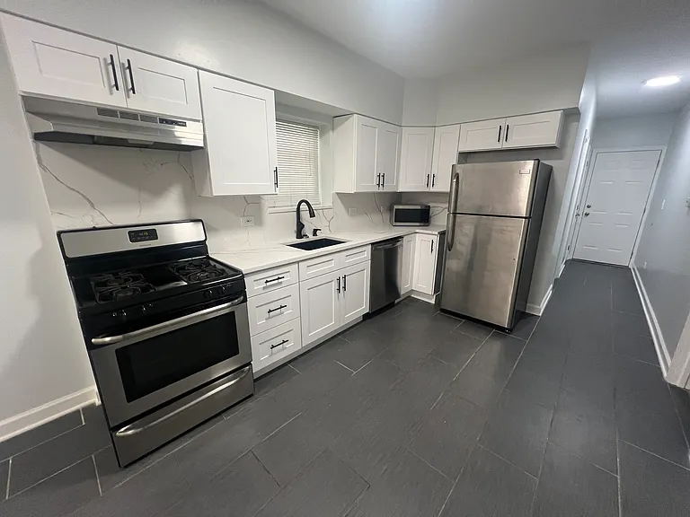 1343 W Walton St #GARDEN — Photo 3