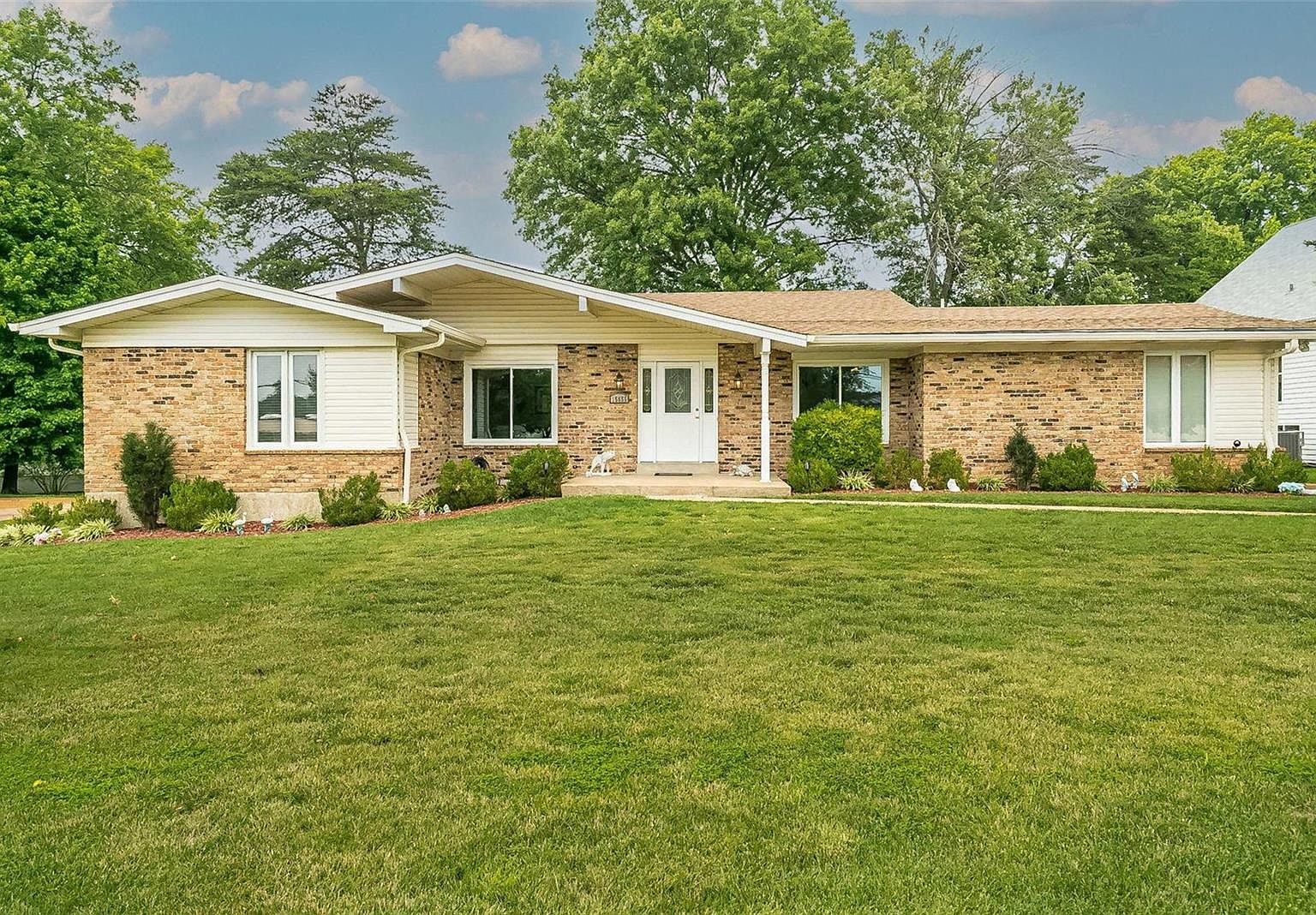 15655 Clayton Rd, Ballwin, MO 63011 MLS 23040572 Zillow