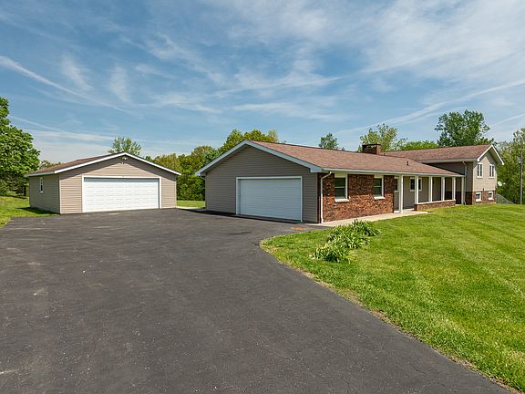 5th image of 1040 Skyline Dr