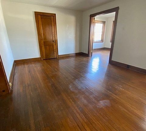 3rd image of 1004 Gaston Ave #1/2