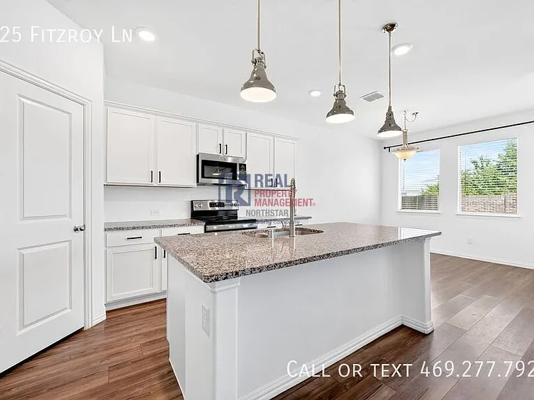625 Fitzroy Ln — Photo 10