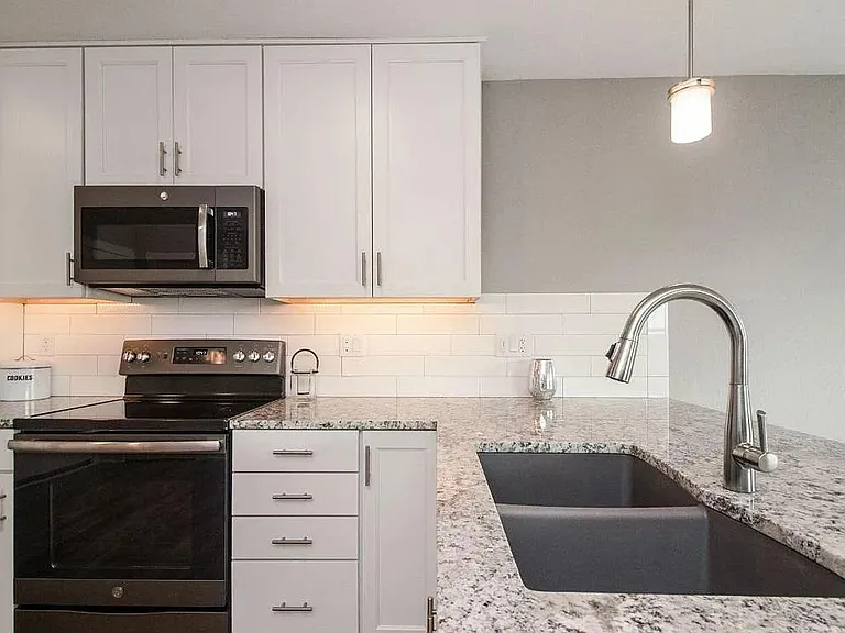 1817 NE Heritage Dr — Photo 7