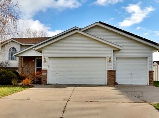 4411 Helena Way N, Oakdale, MN 55128