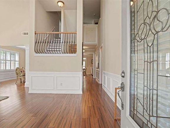 4th image of 3755 Newhalem St SW