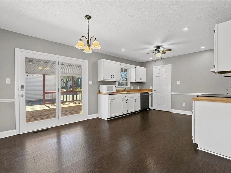 729 Collett Rd — Photo 6