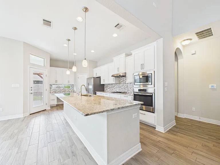 105 Auburn Cv — Photo 22