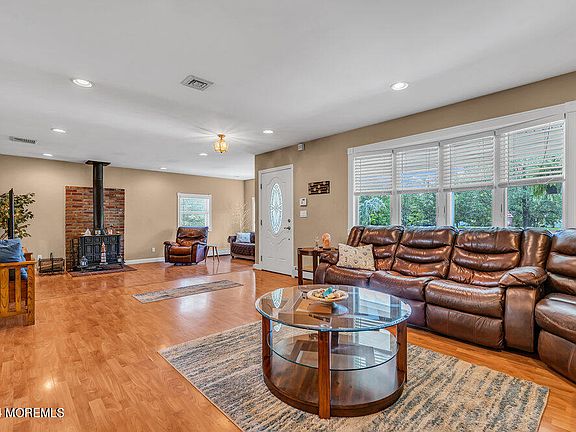 5th image of 217 Edgemere Drive