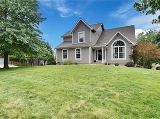 12272 S Crest Dr, Olathe, KS 66061