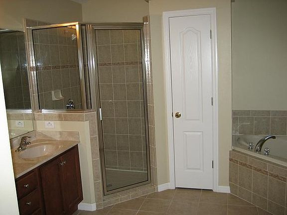 5th image of 831 Princeton Dr