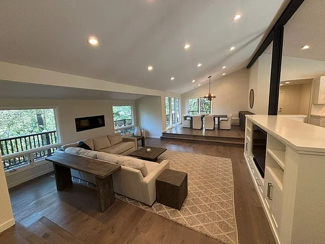 4 bed, 2746 sqft, $10,000 — Photo 3
