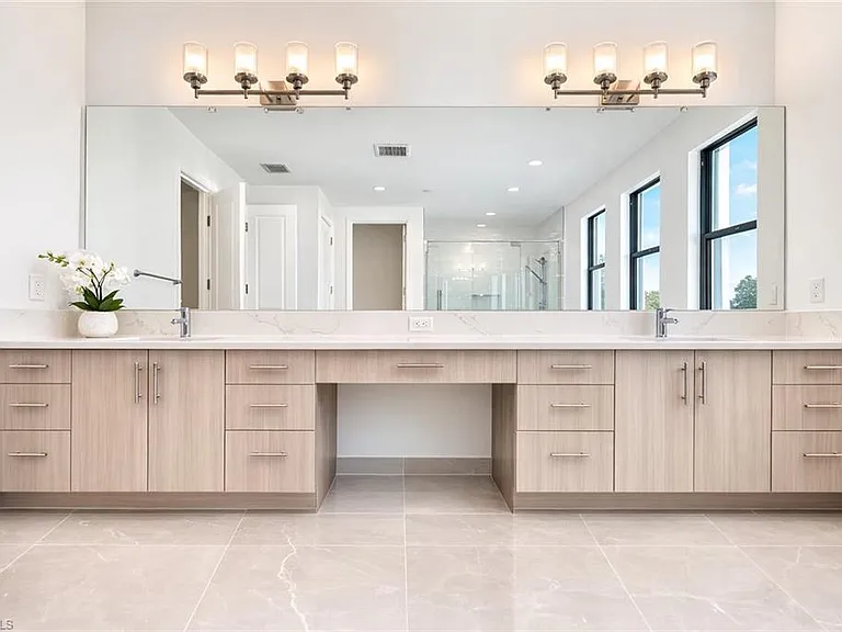 12770 Woodbury Dr — Photo 10