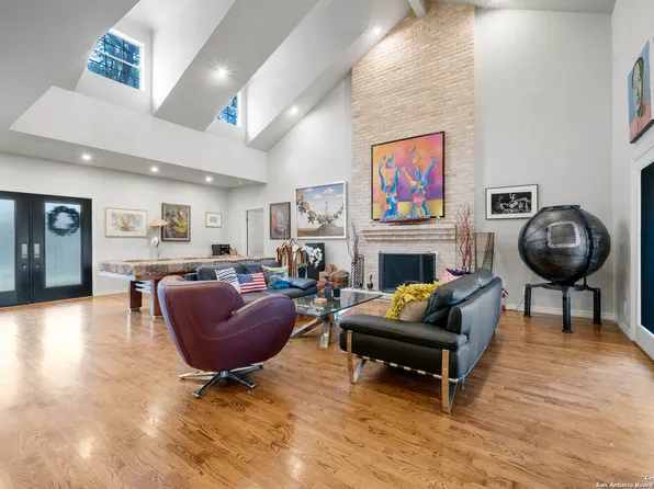 92 Granburg Circle, San Antonio, TX 78218