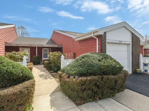 1004 Drew Ct N, Saint James, NY 11780