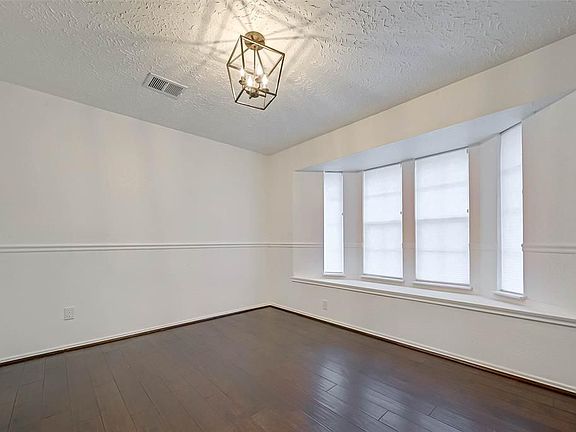 5th image of 22739 Brafferton Ln