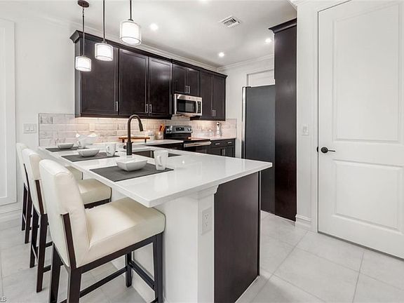 5th image of 7452 Rockefeller Dr