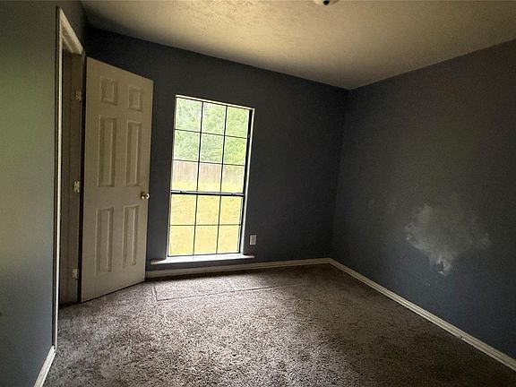 3rd image of 25725 Dogwood Ln