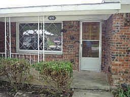 3rd image of 825 Perry Dr