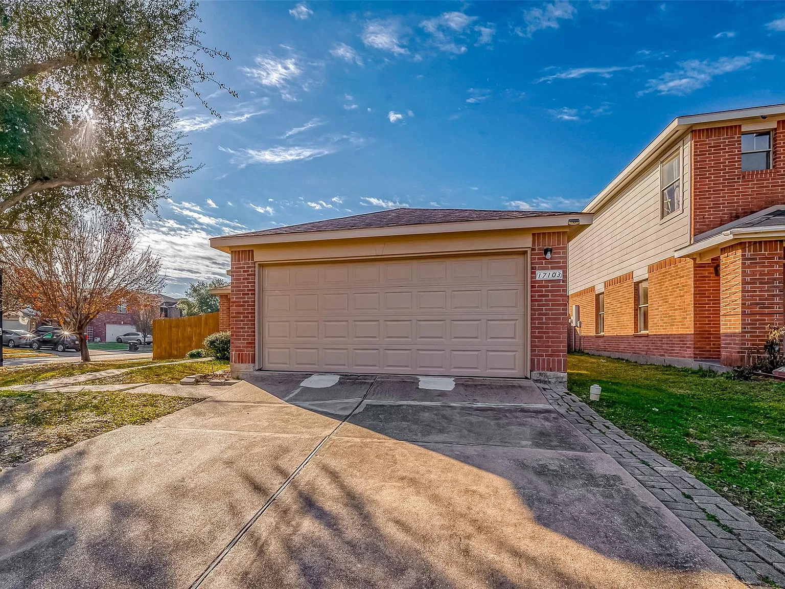 4 bed, 2.0 bath, $2,100 — Photo 2