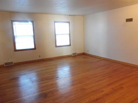 2nd image of 1424 B St #1424