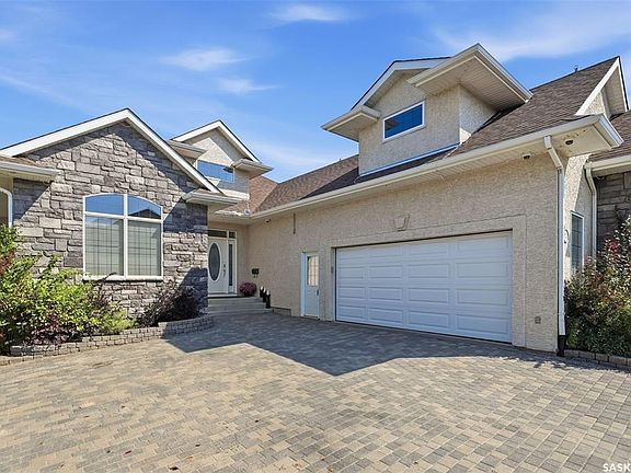 3rd image of 934 Maguire CRESCENT