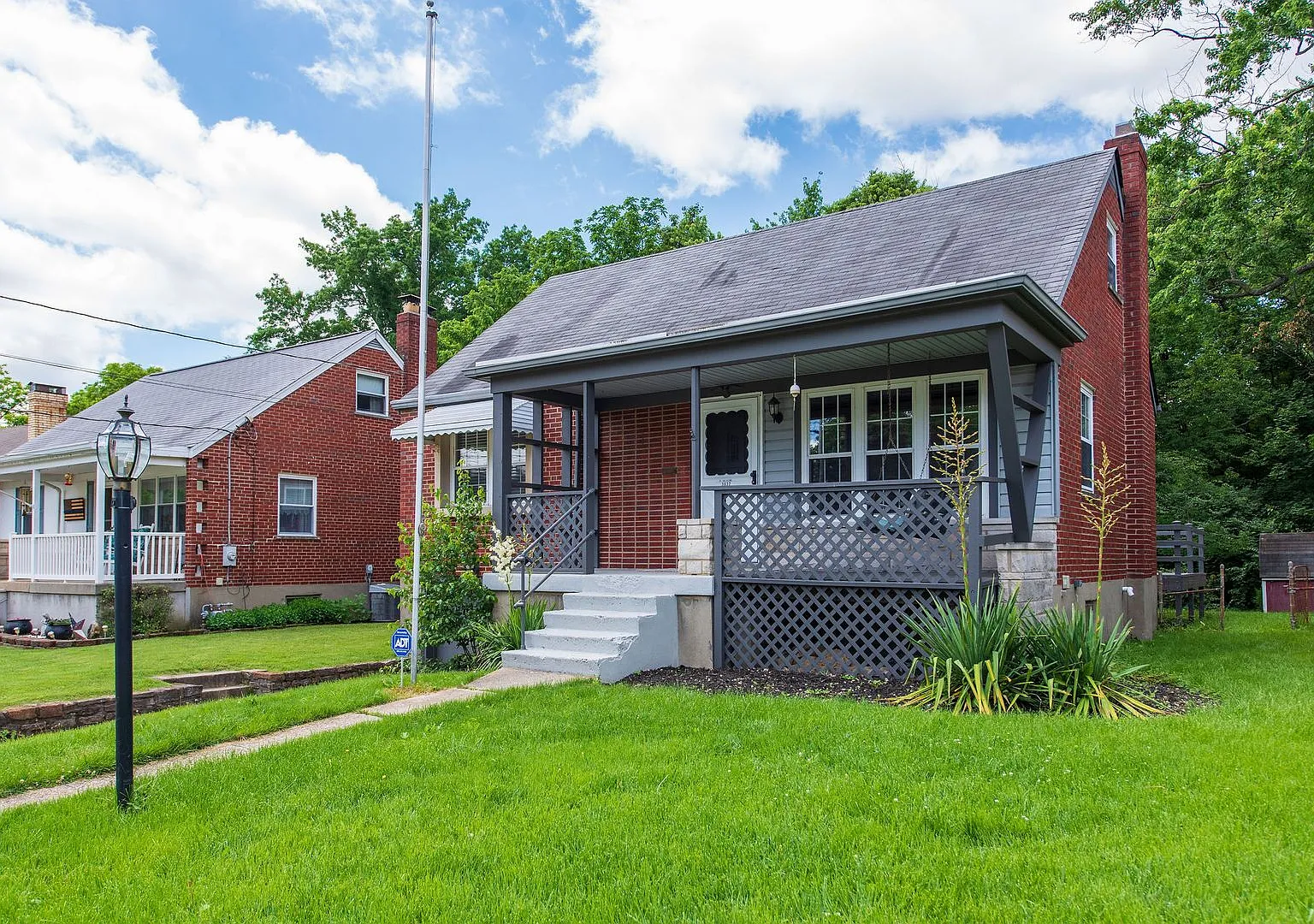 Bridgetown- 4bedroom 2 Full Bath Cape Cod W/ Deck In Ohsd — Photo 2