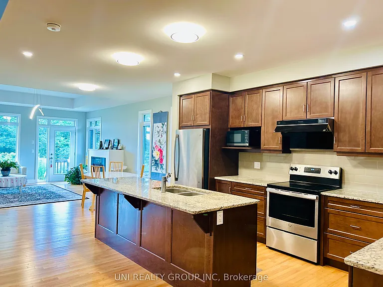 70 Stanhope Ct — Photo 24