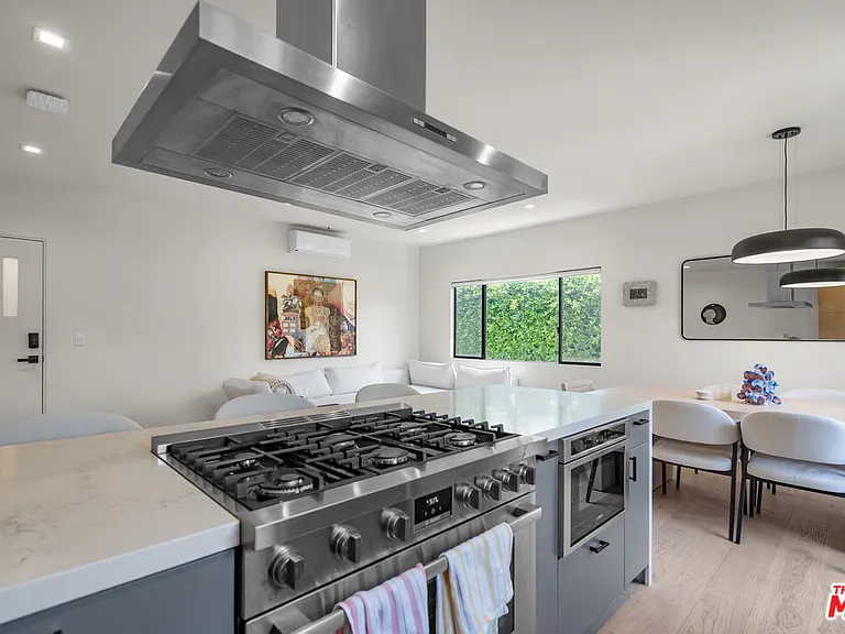 838 N Mansfield Ave #201 — Photo 14