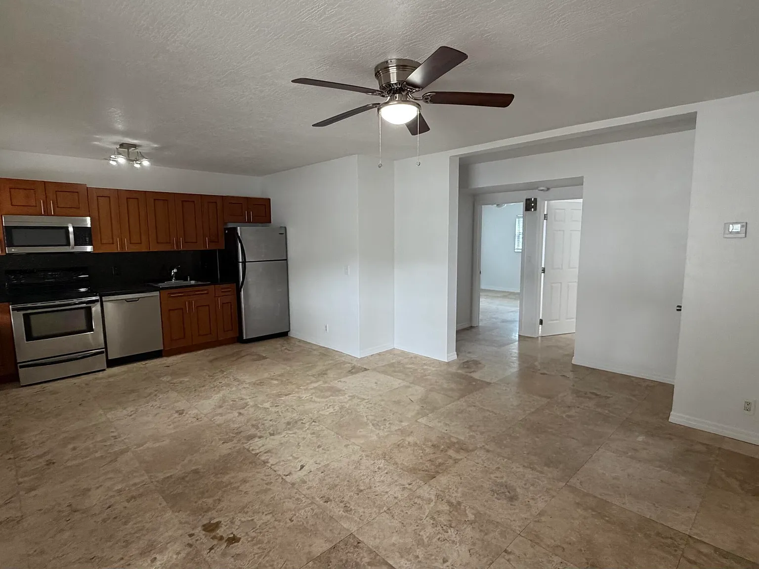 2 bed, 1.0 bath, 729 sqft, $1,800 — Photo 3
