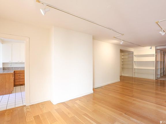 4th image of 1054 Greenwich St