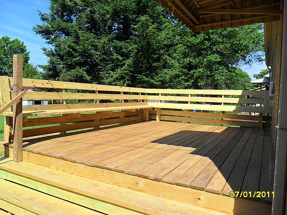 Wonderful back to deck to enterain on.