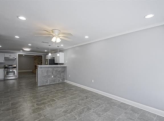 4th image of 2843 Carver St