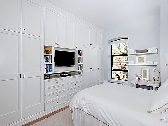 4th image of 20 Henry St #5D
