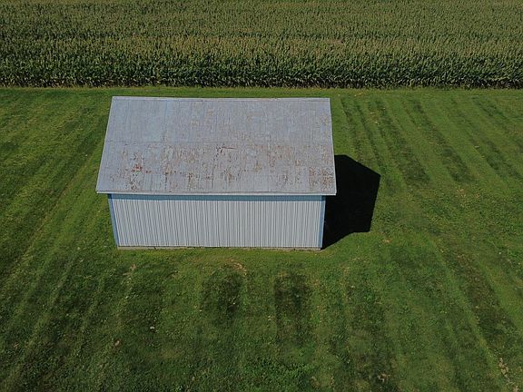 3rd image of 904 E Center Rd