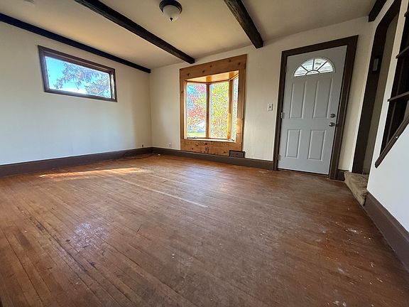 4th image of 902 E 9th Ave