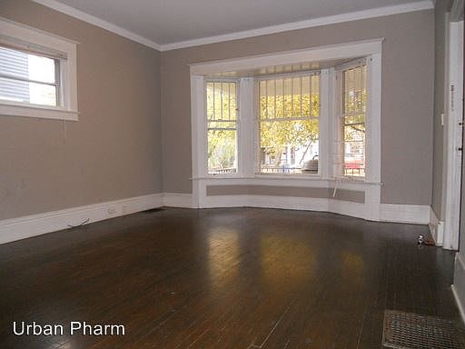 4th image of 734 Fountain St NE