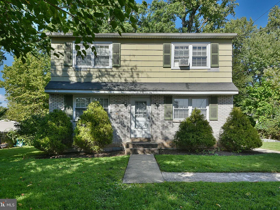 576 Meadowbrook Ave